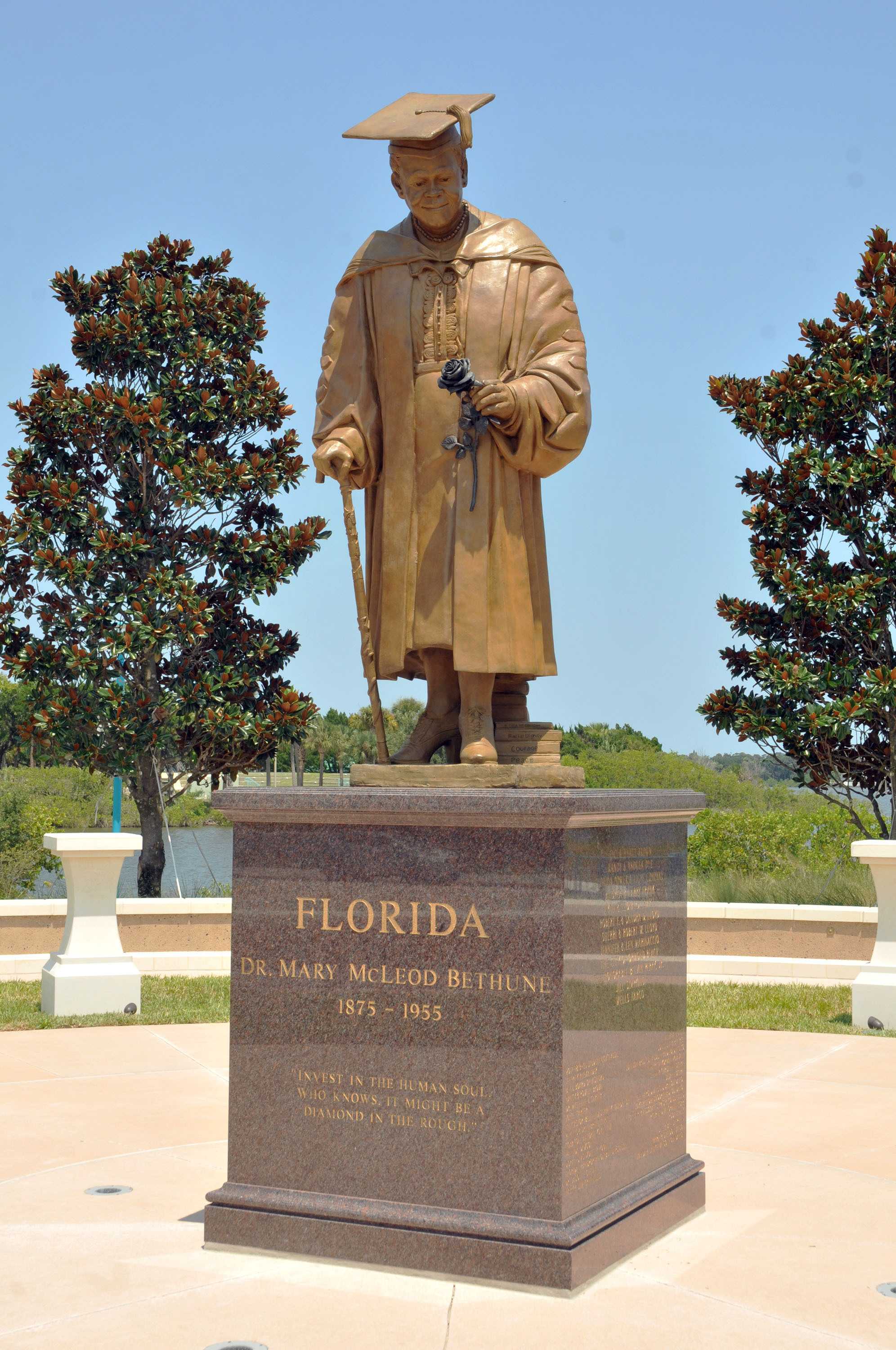 Color photograph of bronze statue.